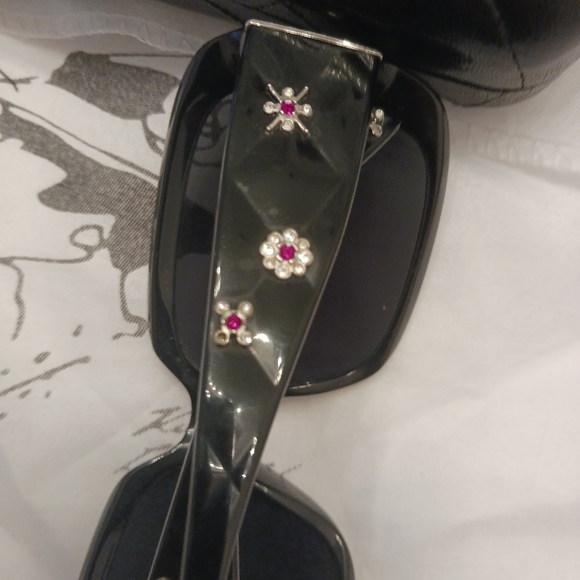 Authentic Chanel crystal sunglasses. - Picture 4 of 16